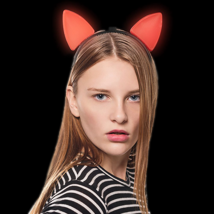 White Cat Ears Hairstyle - Roblox  White cat, Black hair roblox, Cat ears