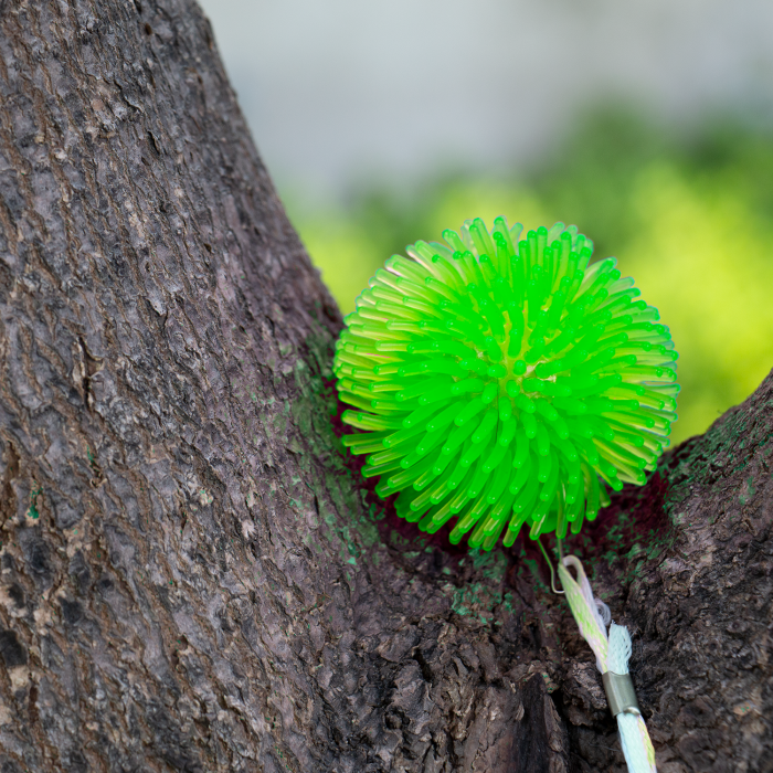 LED Light-Up Pom Pom Necklace - Green