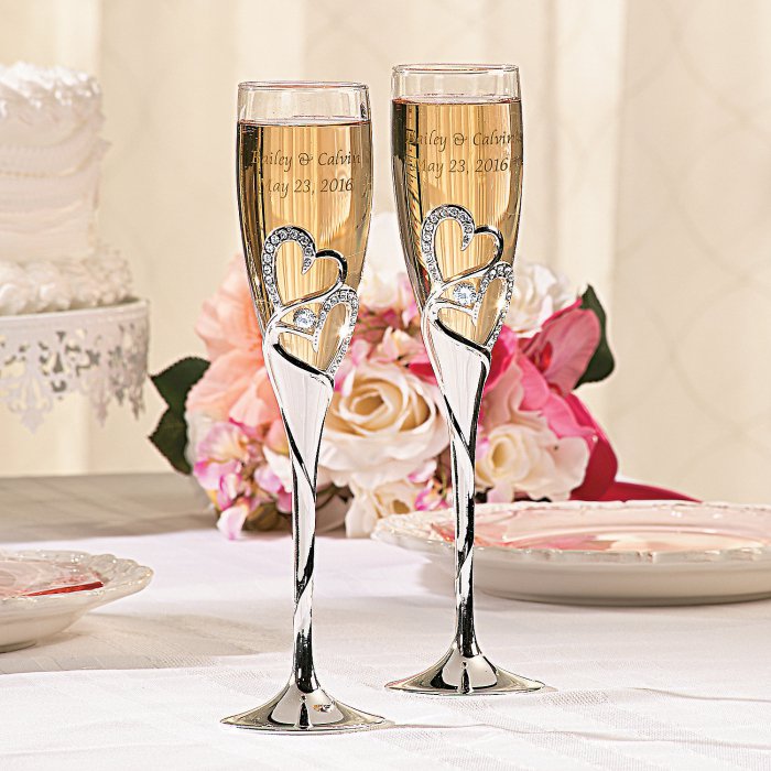 Fun Express 13666590 Glass Stacked Heart Personalized Wedding Flutes